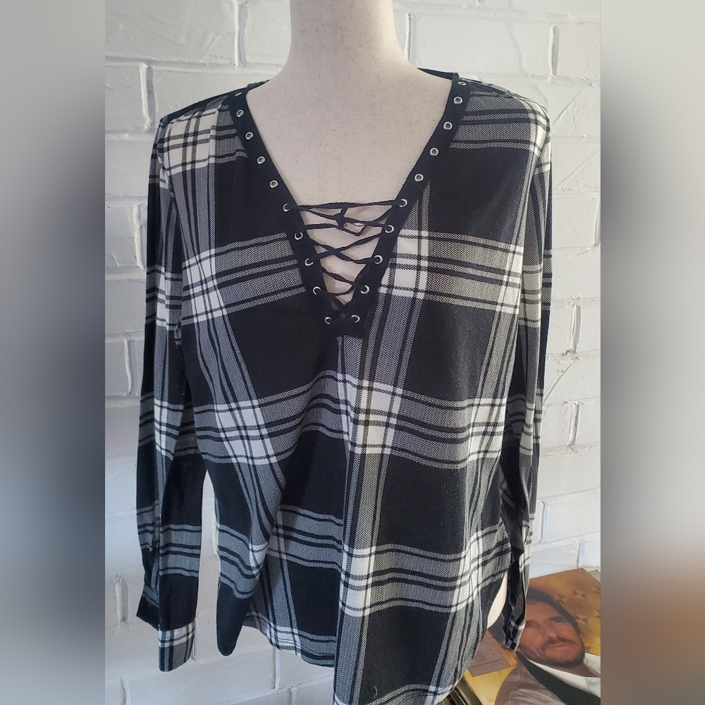 Checkered blouse, lace-up front, size L